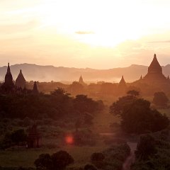 Pagoden in der Sonne